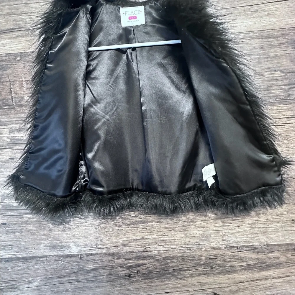 The Children's Place Black Faux Fur Vest Girls 5/6